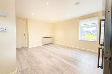 1 Bedroom Flat To Let - HP12 - Photo 2