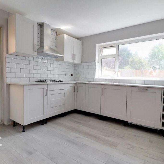 4 bedroom detached house to rent - Photo 1