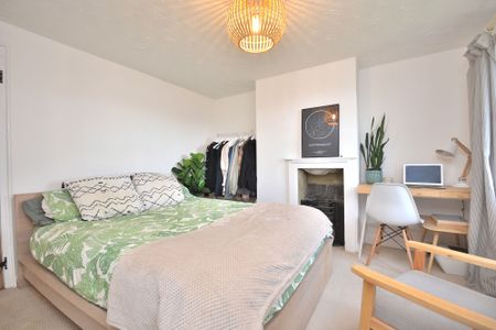 Grove Place, CM23, Bishops Stortford - Photo 2