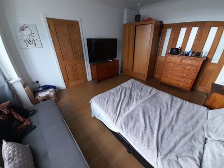 House share to rent - Photo 2