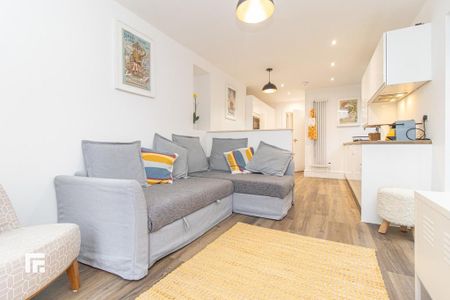 2 bedroom ground floor flat to rent - Photo 2