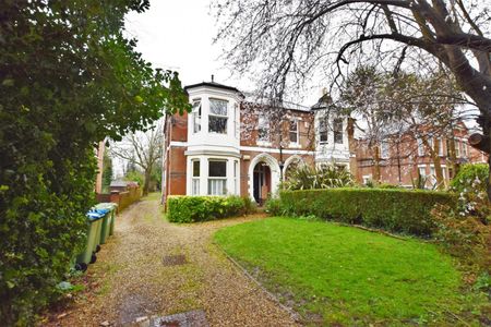2 bedroom Flat To Let - Photo 5