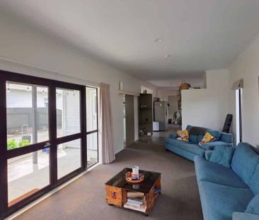 Summer Ready! Spacious Family Home with Pool and Double Garage - Photo 2