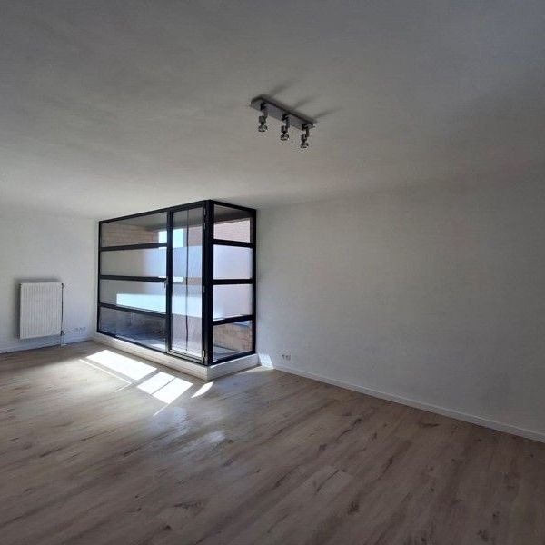 Ruim 2 slaapkamer appartement met paking! - Foto 1