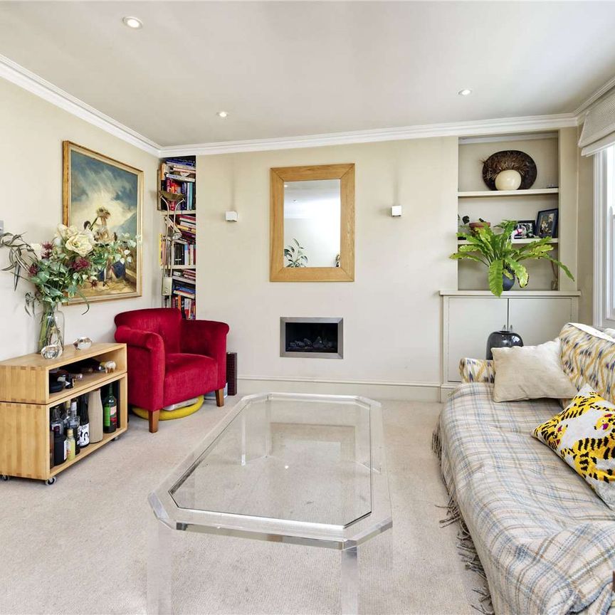 A charming two bedroom flat situated between Sloane Square and Victoria - Photo 1