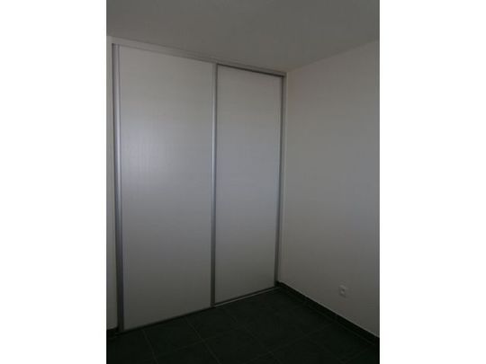 Location Appartement 2 pièces 43m² ST DENIS 97400 - Photo 1