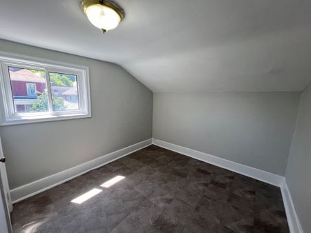 For Lease - 169 Mary Street Unit# 2, Oshawa, Ontario - Photo 3