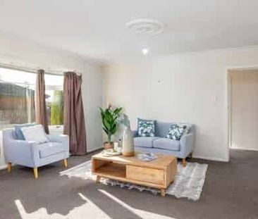 Spacious Three Bedroom Home - Photo 1