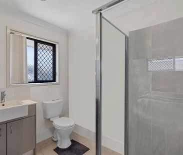 3 BED 2 BATH 2 CAR TOWNHOUSE, ULTRA HIGH SPEED INTERNET - Photo 2