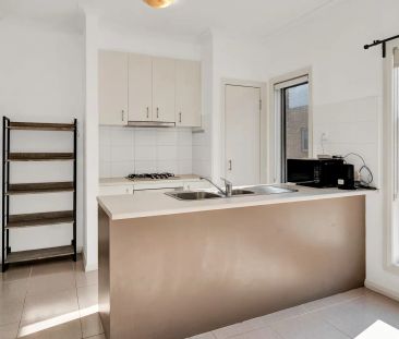 Charming 3-Bedroom Unit in Truganina - Photo 4