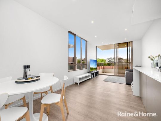 Resort-Style Living in a Modern Toowong Apartment - Photo 1