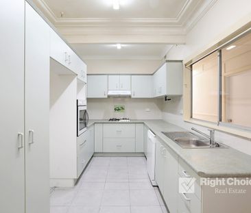 Family Living - Photo 3