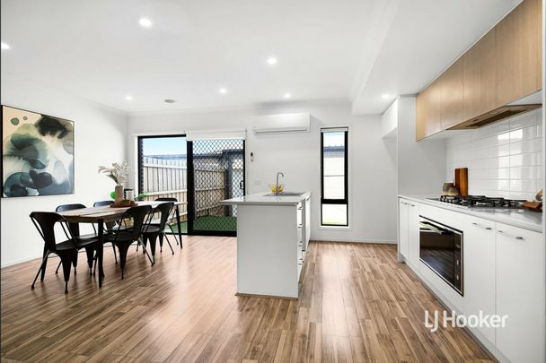 6 Palmerston Walk, Werribee VIC, Belconnen - Photo 1