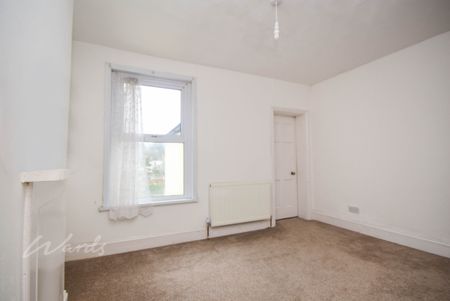 3 bedroom end of terrace house to rent - Photo 4