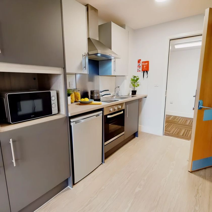 Platinum Studio - Photo 1