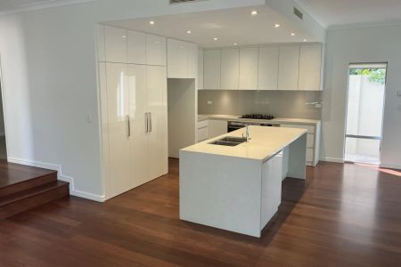 Stunning Family Home - Photo 4