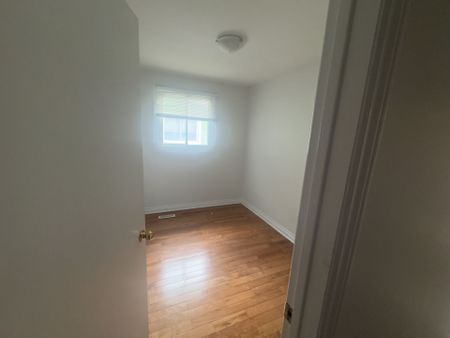 For Lease - 215 Archdekin Drive Unit# Main, Brampton, Ontario - Photo 3
