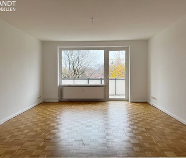 3 Zi.- Whg. mit 2 Schlafzimmern und Balkon! ANFRAGEN UNTER ANGABE D... - Foto 1