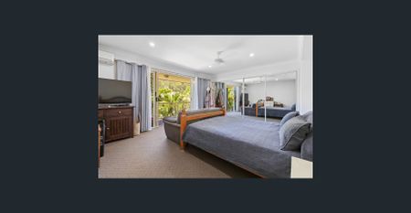 Spacious Family Living in Peaceful Elanora - Photo 5