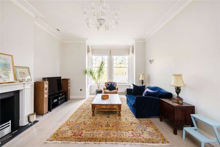 A beautifully presented two bedroom apartment in the heart of Hampstead village - Photo 3