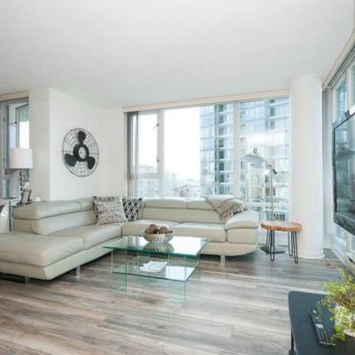 Million Dollar Views- Luxurious Yaletown Apartment - Photo 4