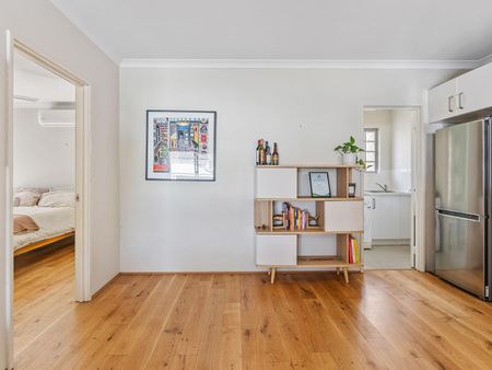 Stylish Apartment in a Prime Location - Photo 2
