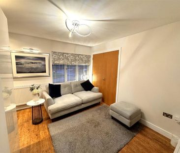 1 bedroom penthouse to rent - Photo 2