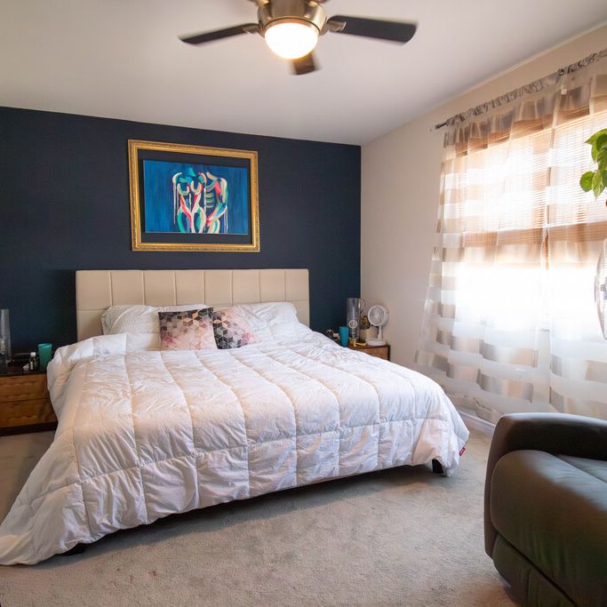 Spacious Fully detached 4 Bedroom Home!! - Photo 1