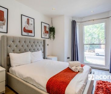 Kennington Lane, London, SE11 - Photo 1