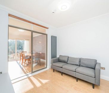 4 bedroom semi-detached house to rent - Photo 4