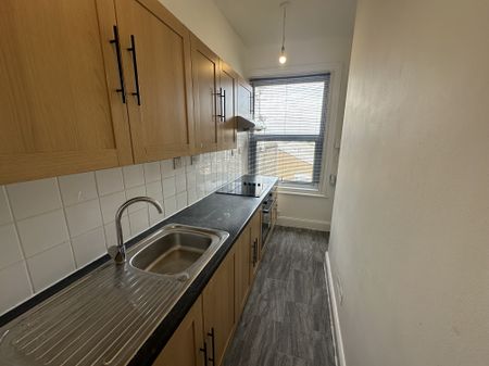 London Road South, Lowestoft - Photo 4