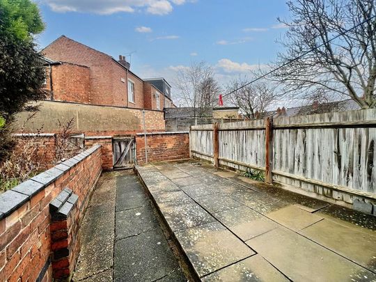 3 bedroom terraced house to rent - Photo 1