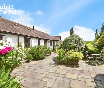 2 bedroom detached bungalow to rent - Photo 2