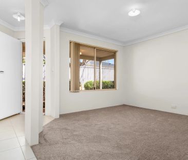 Spacious Four Bedroom Contemporary Home - Photo 4