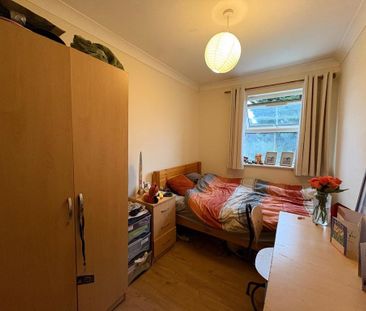 5 bedroom semi-detached house to rent - Photo 2