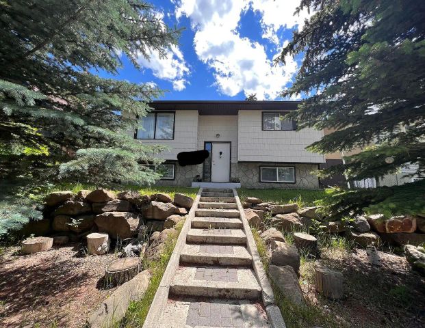 FEMALE ONLY**Two bedroom available for female tenant in a quiet neighborhood — 2 Bedrooms Room For Rent - Photo 1