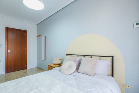 Plaça de Bisbe Benlloch, Torrent, Valencian Community 46900 - Photo 3