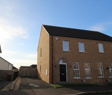 8 Bashford Park Hill, Carrickfergus, BT38 9FG - Photo 2