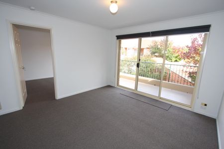 Gorgeous Two Bedroom Apartment - Photo 3