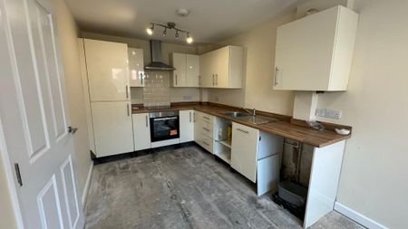 2 bedroom end of terrace house to rent - Photo 3