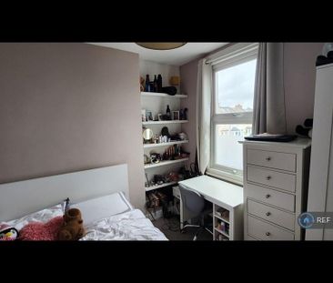 1 bedroom in a flat share to rent - Photo 4