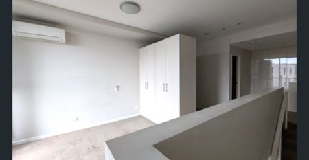 1 Bedroom Loft Apartment For Lease - Photo 3