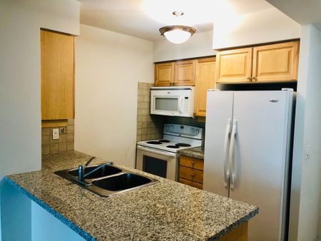 For Lease - 15 Greenview Avenue Unit# 1901, Toronto, Ontario - Photo 2