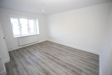 2 bedroom semi-detached house to rent - Photo 4