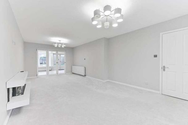 Croham Park Avenue, South Croydon, CR2 - Photo 1