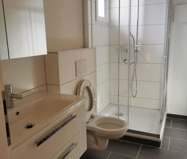 Charmante 3.5 - Dachwohnung in Brunnadern - 1. Monatsmiete geschenkt! - Photo 1