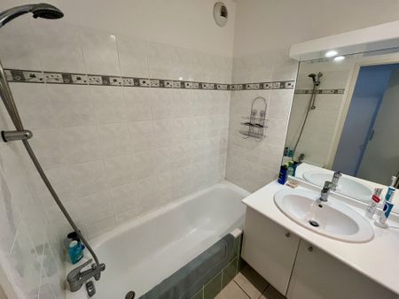 Location Appartement 2 pièces 43m² RODEZ 12000 - Photo 4