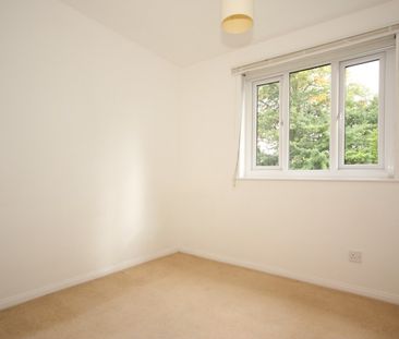 Knaphill, Woking - Photo 2