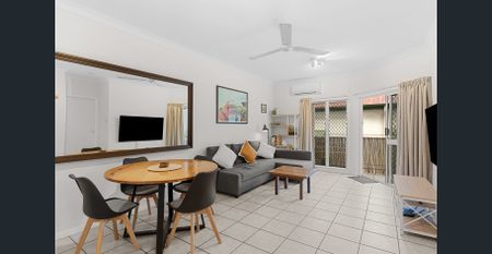 Spacious unfurnished two-bedroom apartment with private lock-up garage - Photo 2