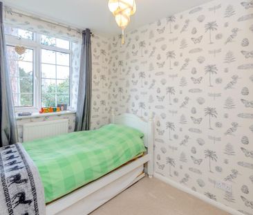 4 bedroom semi-detached house to rent - Photo 5